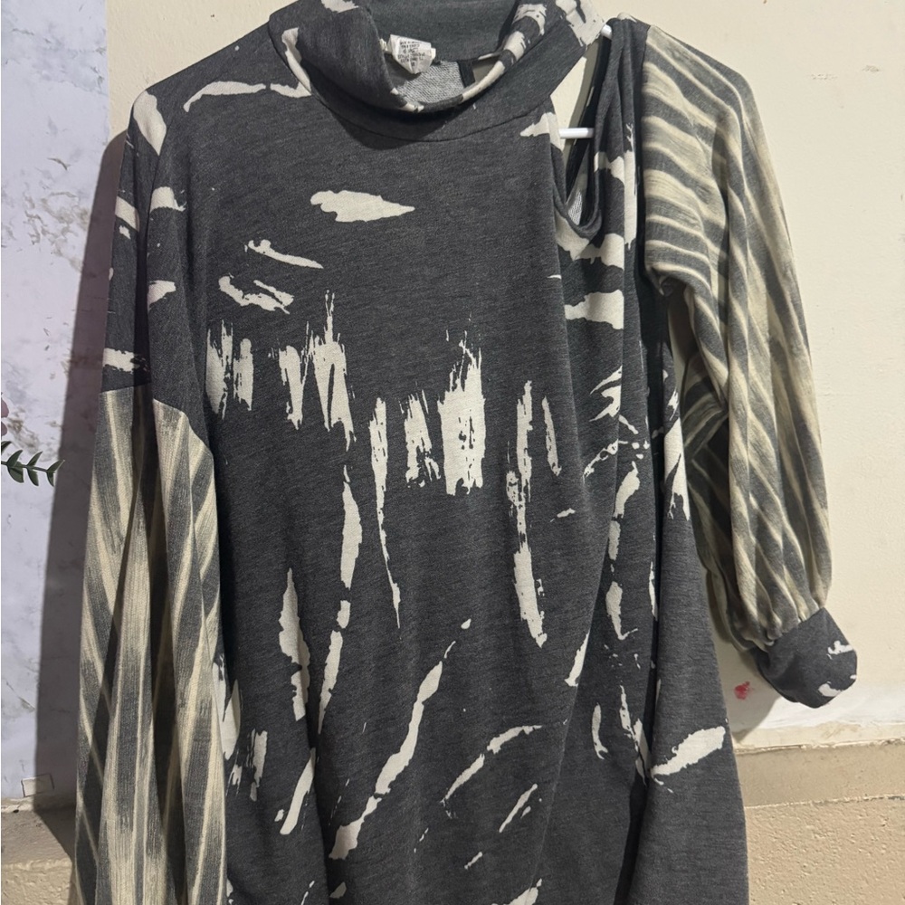 BiBi Charcoal and Ivory Long Sleeve Top